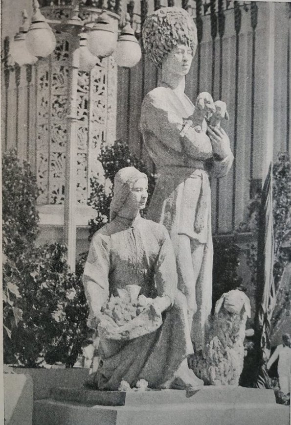 1965 Предпл Ашхабад Скульптура Чопан и Колхозница у Входа на ВДНХ
