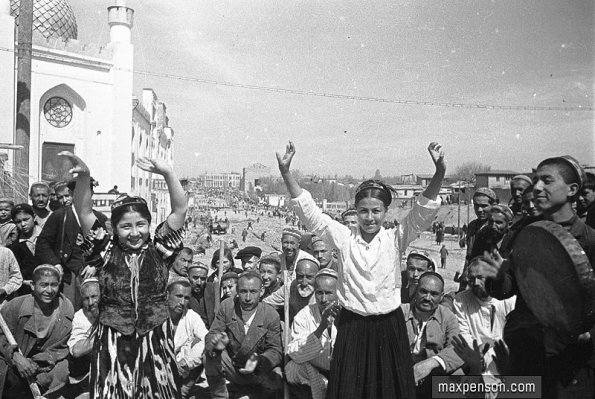 1955 Ташкент у Народного Дома вДень Праздника