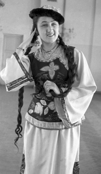 1957 Ташкент Народная Артистка УзССР Мукаррам Тургунбаева Уйгурский Танец