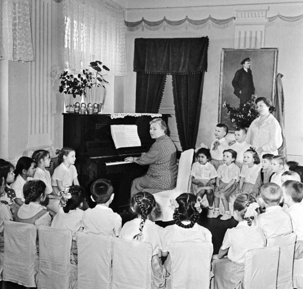 1959 Ташкент Детсад 141 Занятия Музыкой