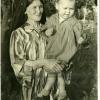 1942  Узбечка-колхозница сельхозартели им Дзержинского О Каримова с приемной дочерью