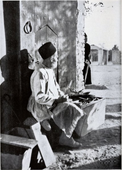 Ашхабад. Сапожник-перс. 1917