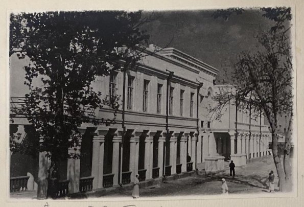 Здание инфекционной клиники. Ашхабад, Туркменистан. Вид фасада. (19350-е)