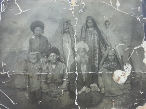 Киятхан и его жены и дети, Челекен.  Предп. 1880-е годы.