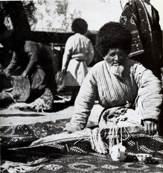 Мерв, пожилой продавец ковров. 1917