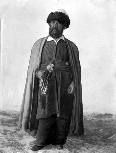 Туркмен.  Фотопечать с раскрашиванием акварелью.  1885 г. ч-б