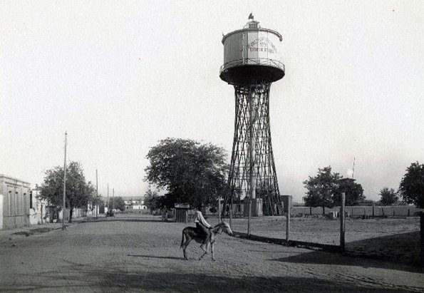 Фотография Ивана Панова.  Водопровод в городе Мерв.  1928 г.