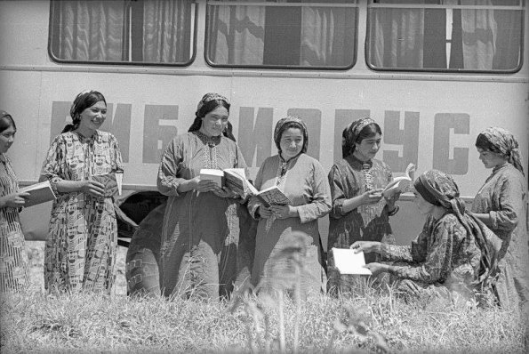 1970 Таджикистан Бибиобус - Библиотека на Колесах Посещает Туркмен в Хатлонском Районе 1