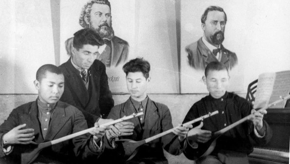 1980 Ашхабад Занятие Игры на Дутаре у Композитора Дурды Нурыева (1)