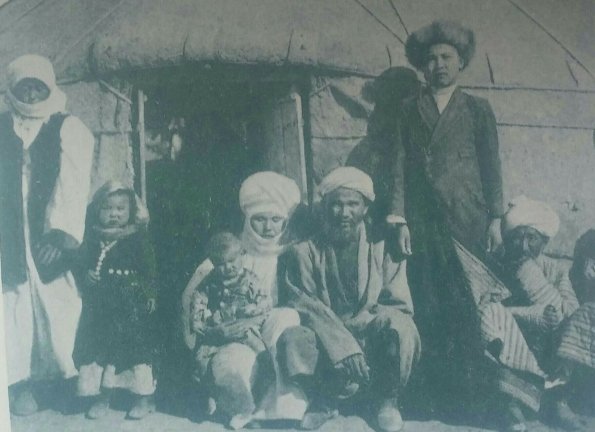 1910 Kazakh Family at Yurt