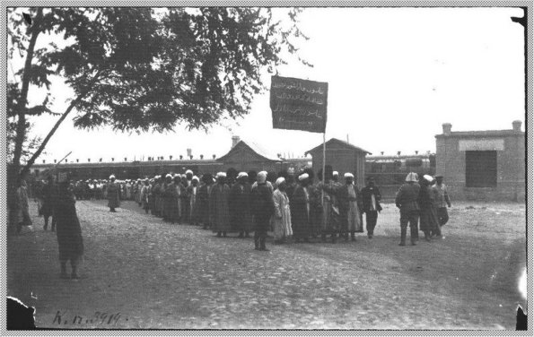 1920-Колонна делегатов направляется на съезд Советов Бухары