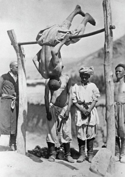 1924 Узбеистан Атлеты на Самодельном Турнике