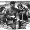 1930 Самарканд Военком узб бригады проводит стрелковые занятия со студентками института просвещения