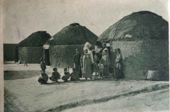 1931-Ashgabat-Family-at-Yurt