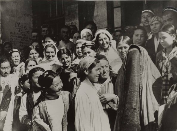 1935 Предпл Ташкент Предпл Женщины без Паранджи и Одна в Парандже