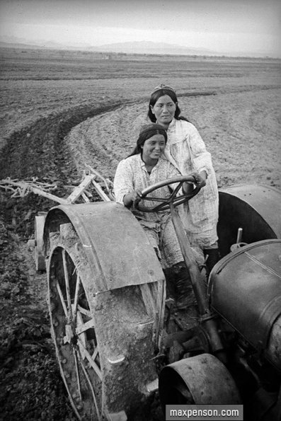 1935 Tractorist Women Uzbekistan