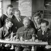 1942 Председатель Президиума Верховного Совета Узбекской ССР Юлдаш Ахунбабаев среди моряков подшефного линкора Марат