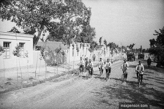 1950 Предпл Ташкентская Обл Предпл Велосипедисты на Улице
