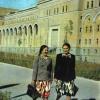 1950 Ташкент Студентки Саодат Сагдуллаева и Мамлакат Джалилова у здания театра оперы и балета