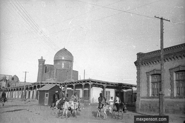 1950 Bukhara Kolkhoz Bazar on Right