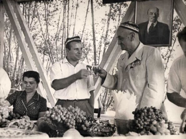 1961 Узбекистан Колхоз Шарк Юлдузи Ю Гагарин и Х Турсункулов