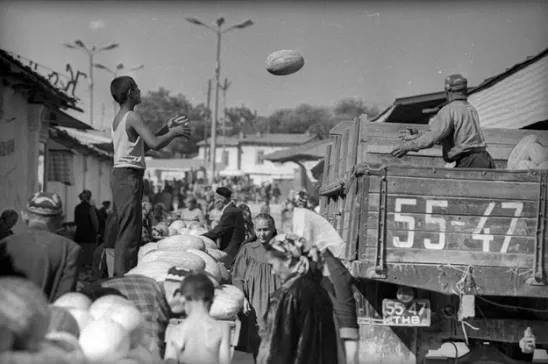 1965 Tashkent Melon Bazar
